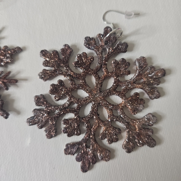 HANDCRAFTED Snowflake Pierced Earrings HANDPAINTED Holiday Jewelry Accessories - Picture 15 of 17